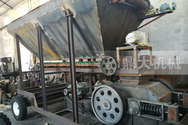 移動式輥式破碎一體機(jī)